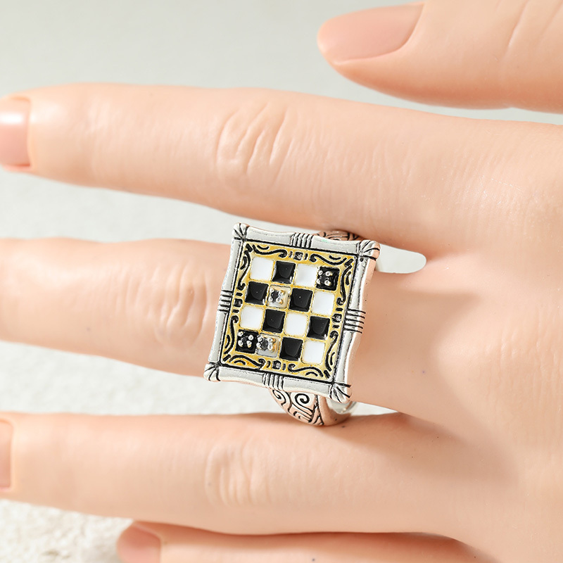 Vintage Checkered Wide-Band Ring for Women